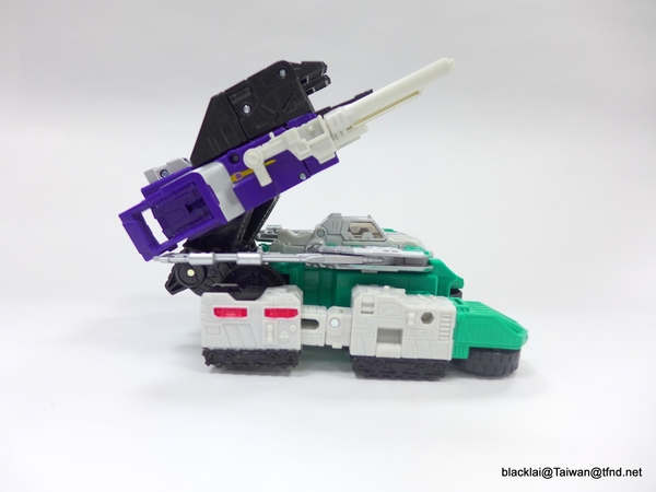Generations Titans Return Sixshot   In Hand Photos Of Wave 3 Leader Class Figure  (40 of 89)
